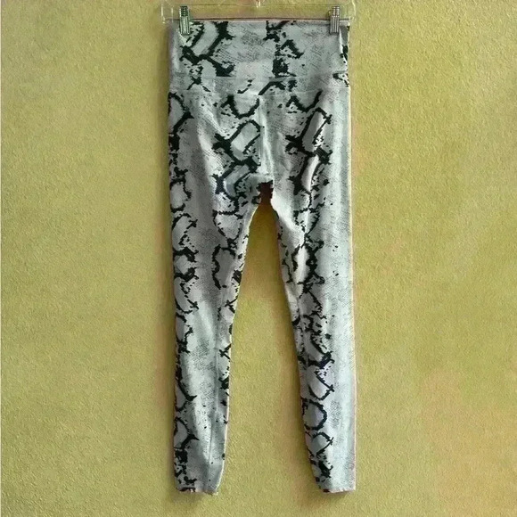 Varley “Biona Legging” In Monochrome Snake Size Small EUC! - Picture 7 of 10
